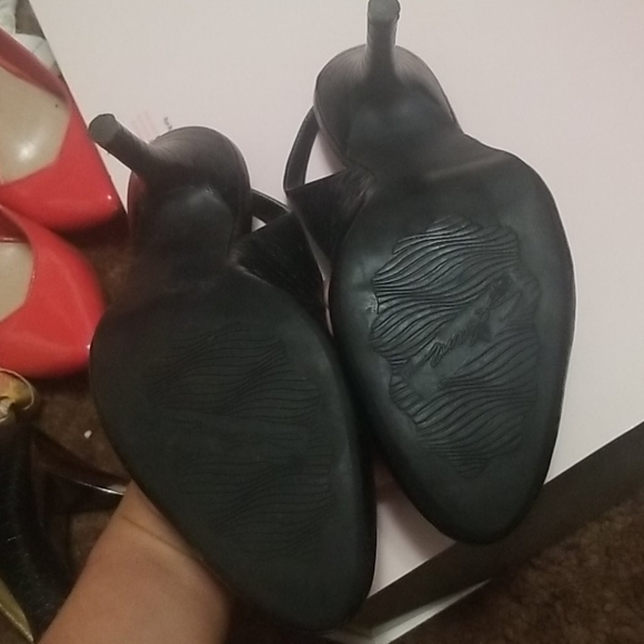 Heels - Picture 3 of 3